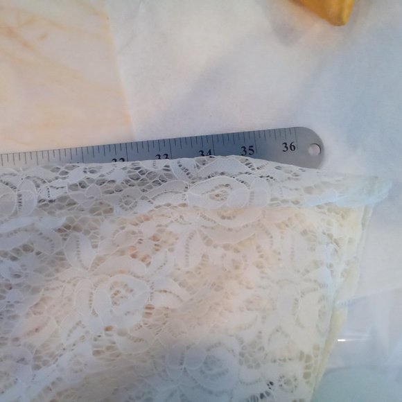 White, lined, Lace Skirt, w/belt. Sz L - Picture 9 of 11